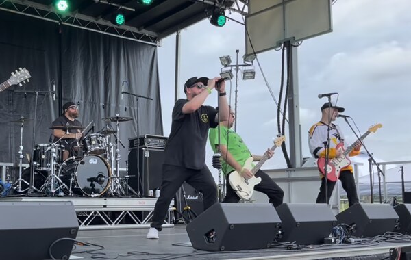 Unable to view the image, Please provide a valid URL.