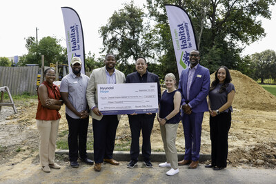 (left to right) Monisha Johnson, interim chief financial officer and chief operating officer, Coastal Empire Habitat for Humanity, Michael Carpenter, councilmember, City of Pooler, Zerik Samples, CEO, Coastal Empire Habitat for Humanity, Dwayne Stephens, board president, Coastal Empire Habitat for Humanity, Vanessa Perez, corporate social responsibility, Hyundai Motor North America in Savannah, Ga. on Sept. 18, 2025. (Photo/Hyundai)