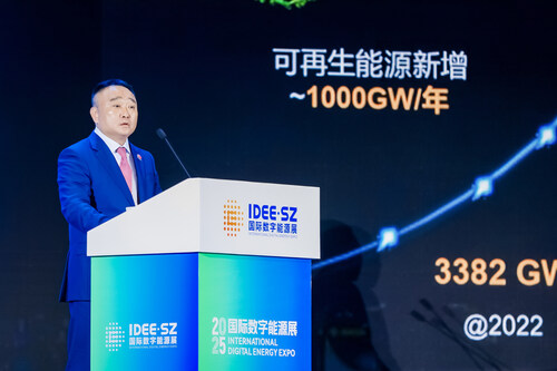 Zhou Jianjun, vice-presidente da Huawei e presidente de Marketing, Vendas e Serviços Globais da Huawei Digital Power, proferiu um discurso de abertura