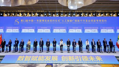 Signing ceremony (Photo courtesy of Guangxi Zhuang Autonomous Region Park Development and Investment Promotion Service Center) (PRNewsfoto/CRI Online)