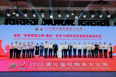 Photo shows the commemorative signing ceremony to celebrate the 10th anniversary of the 