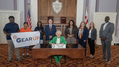 Governor Kay Ivey signs a proclamation declaring Sept. 22-26, 2025, National GEAR UP Week in Alabama.