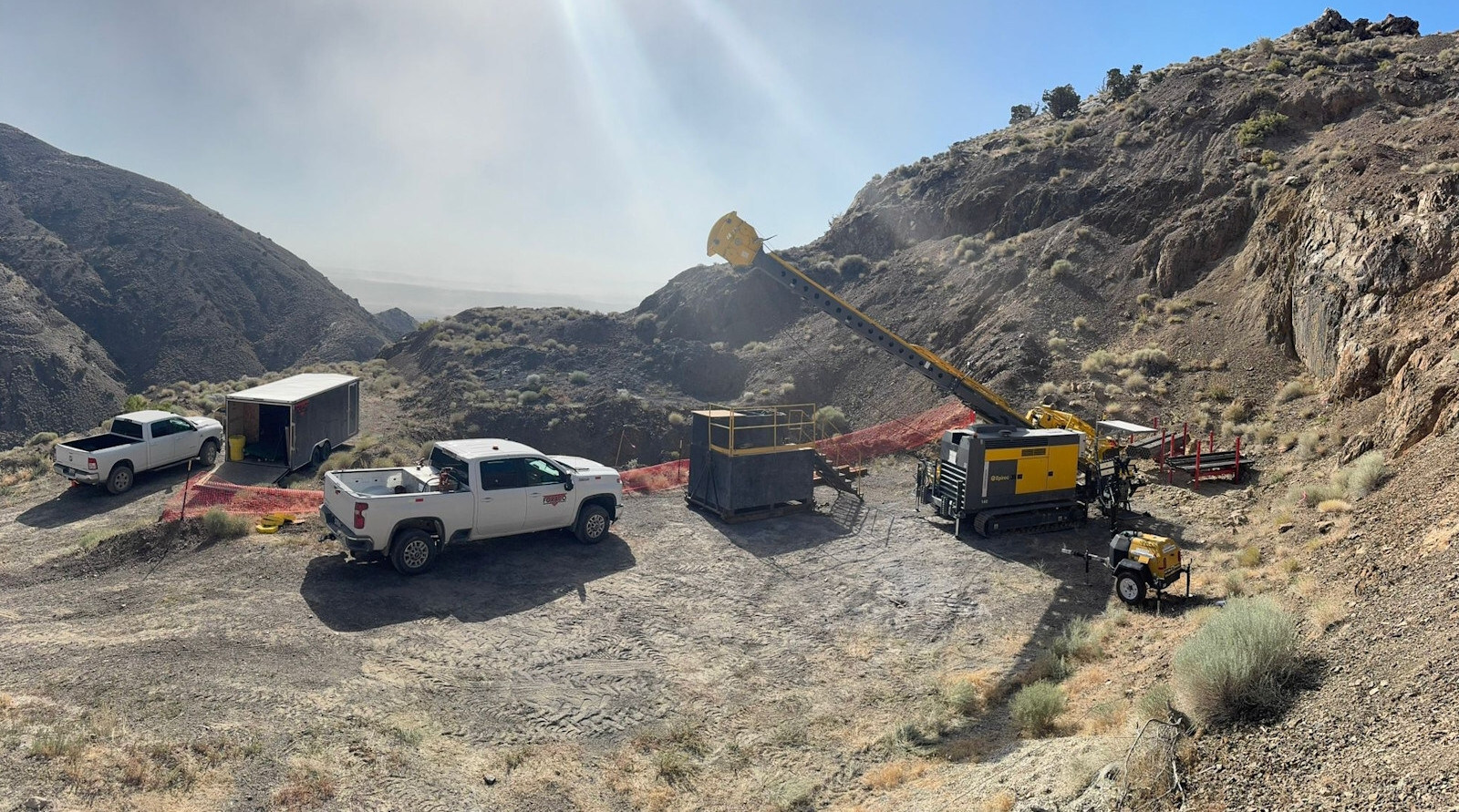 Figure 1: Drill Rig set to commence drilling FCG25-29 in the historic Colorado Pit (CNW Group/Getchell Gold Corp.) Figure 1: Drill Rig set to commence drilling FCG25-29 in the historic Colorado Pit (CNW Group/Getchell Gold Corp.)