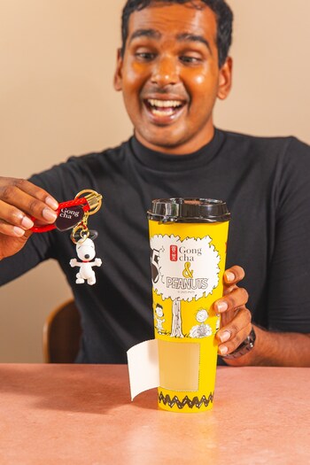Revealing the Snoopy keychain from a Gong cha x PEANUTS Surprise Cup.