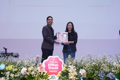 Head of Business Growth and Operations Lazada Indonesia, Amelia Tediarjo menerima penghargaan yang diberikan Lazada Indonesia sebagai ‘Marketplace Pilihan Bunda’ dalam ajang bergengsi HaiBunda Awards 2025. Penghargaan yang diterima pada acara Bundafest 2025 ini mengukuhkan posisi Lazada sebagai platform eCommerce terpercaya yang menjadi referensi utama bagi para ibu di Indonesia.