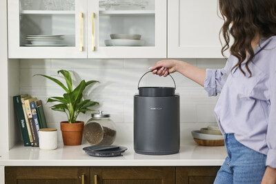Made for the modern kitchen, the FoodCycler fits conveniently in any kitchen or space. Shown: FoodCycler Eco 3, compact, 3.5L capacity with Vortech technology. (CNW Group/Food Cycle Science)