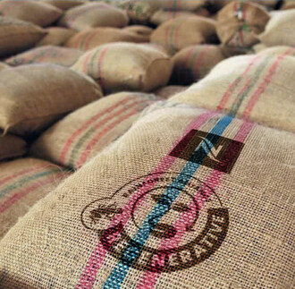 NESPRESSO ANNONCE LE PREMIER CAFÉ CERTIFIÉ AGRICULTURE RÉGÉNÉRATRICE PAR RAINFOREST ALLIANCE (Groupe CNW/Nestle Nespresso SA)
