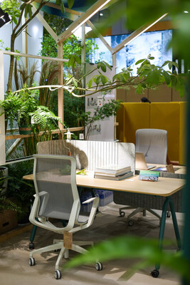 Sunon H5 Chair showcased at CIFF 2025, featured alongside the Mixcube flexible office series, highlighting innovative and adaptable workplace solutions