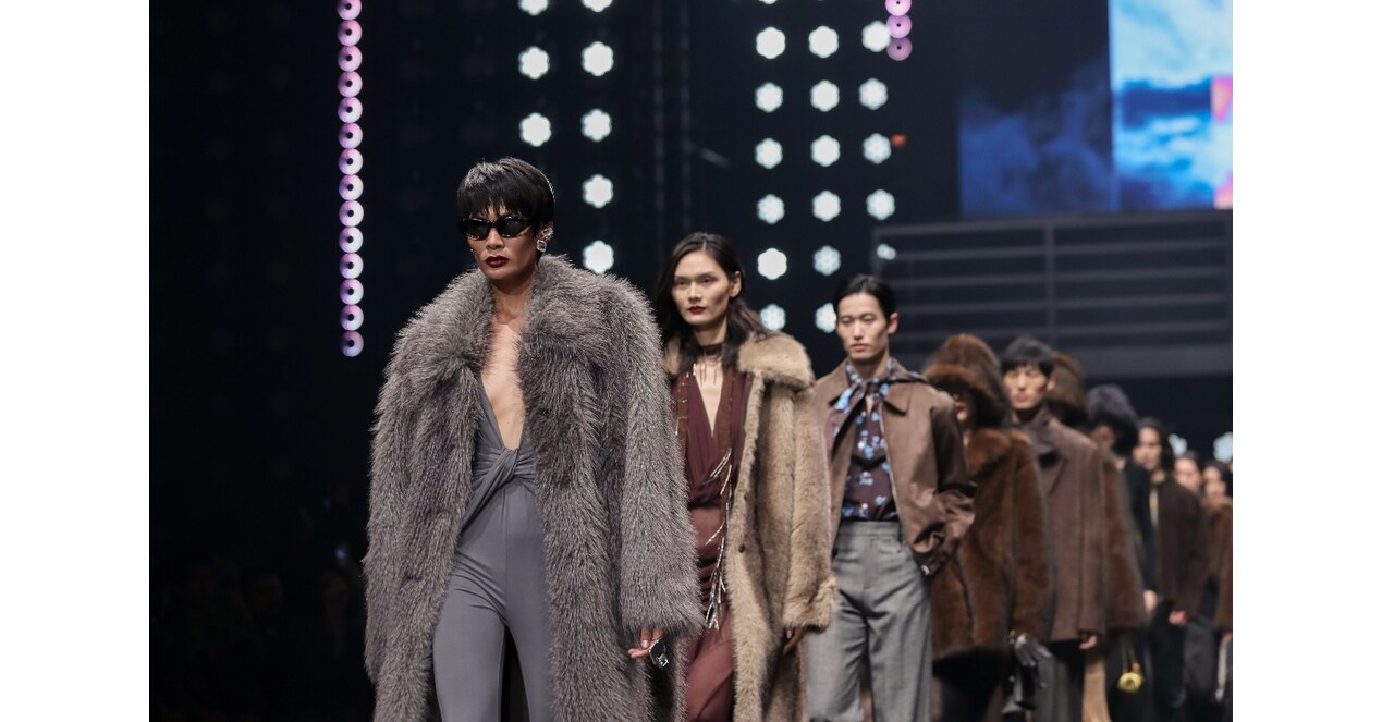 Pioneering Fashion Brands Runway Show with Performance Crossover Performance: Chinas No.1 Live Fashion Brand UR Achieves New Global Breakthrough Pioneering Fashion Brands Runway Show with Performance Crossover Performance: Chinas No.1 Live Fashion Brand UR Achieves New Global Breakthrough