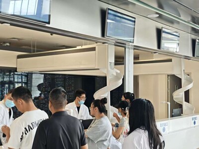 Patients pick up medications at the smart pharmacy of a hospital in Alaer City, built with support from the Sir Run Run Shaw Hospital of Zhejiang University School of Medicine, on August 12  (SHANG ZHOUHAO)