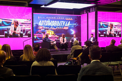 Panelistas en Automobility LA.