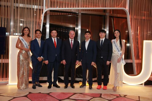 (From the left) Sanly Liu, Miss Universe Indonesia 2025; Dato’ Fadzli Shah, Co-Founder of Zetrix; Mario Búcaro, Vice President of International Relations of Miss Universe Organization; Raúl Rocha Cantú, President of Miss Universe Organization; Wong Thean Soon, Co-Founder of Zetrix; Wong Choong Ren, Co-Founder of Zetrix; and Chloe Lim, Miss Universe Malaysia 2025.