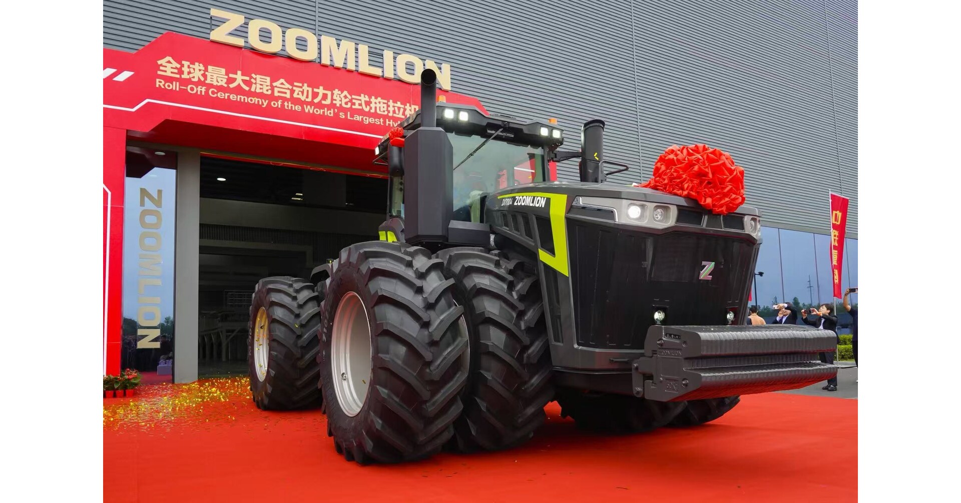 ZOOMLION Unveils the Worlds Most Powerful Hybrid Wheeled Tractor DX7004