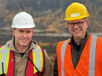 Figure 1  U.S. GoldMining CEO Tim Smith (left) with U.S. Congressman Nick Begich (right) at the Whistler Gold-Copper Project, September 21, 2025. (CNW Group/U.S. GoldMining Inc.)