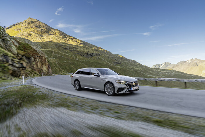 MY26 Mercedes-Benz E 450 4MATIC All-Terrain Wagon (European Model Shown). (CNW Group/Mercedes-Benz Canada Inc.)