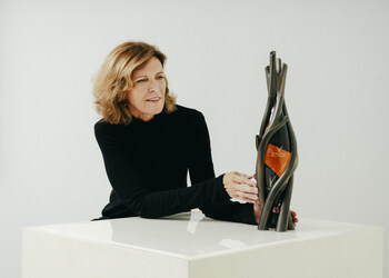 Jeanne Gang and Gordon & MacPhail 85 Years Old from Glenlivet Distillery Decanter – Credit: GORDON & MACPHAIL (PRNewsfoto/Gordon & MacPhail)