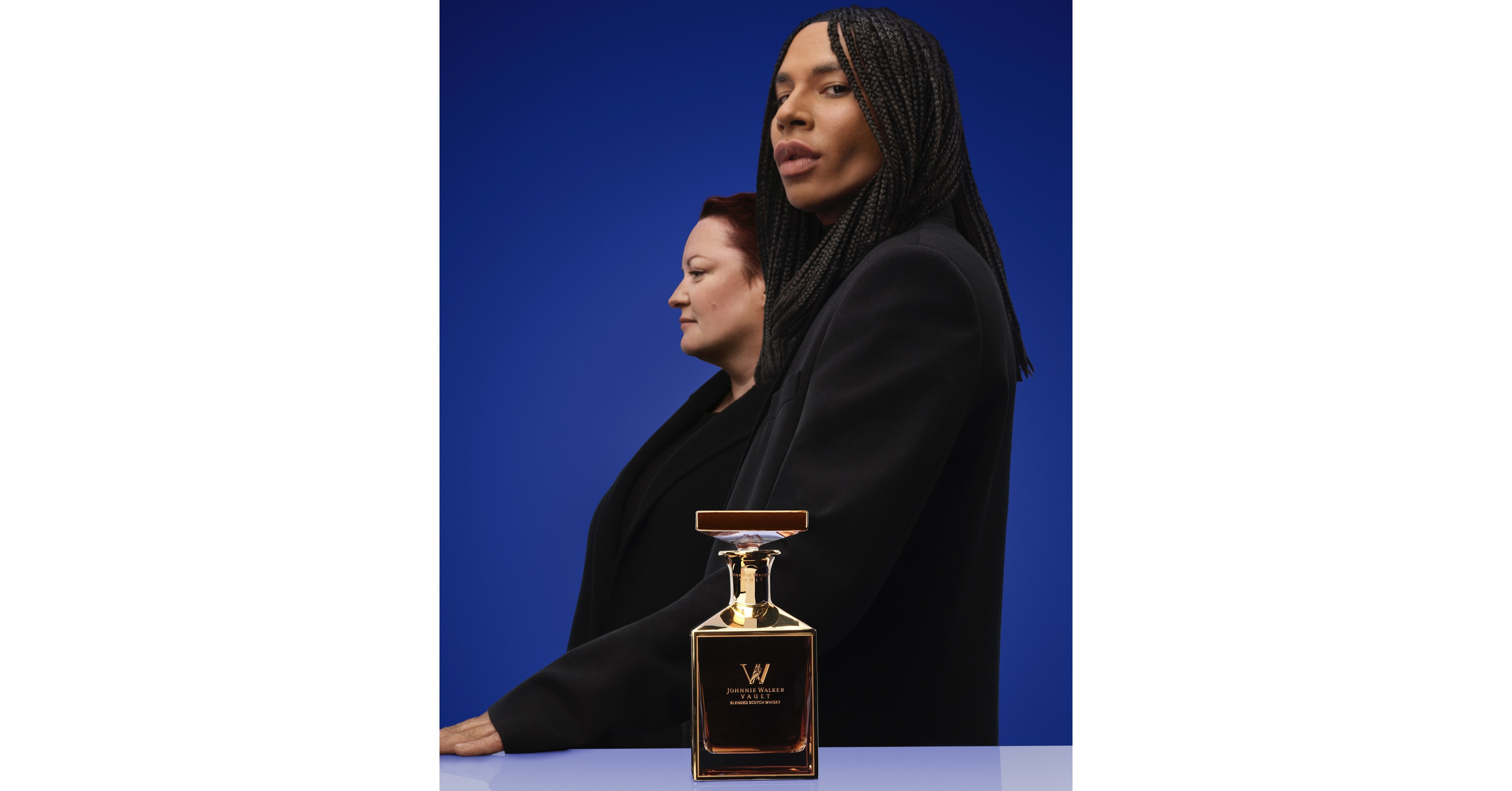 JOHNNIE WALKER VAULT X OLIVIER ROUSTEING PR&Auml;SENTIEREN THE COUTURE BLEND - EINE SIGNATUR IHRER K&Uuml;HNEN KREATIVEN ZUSAMMENARBEIT