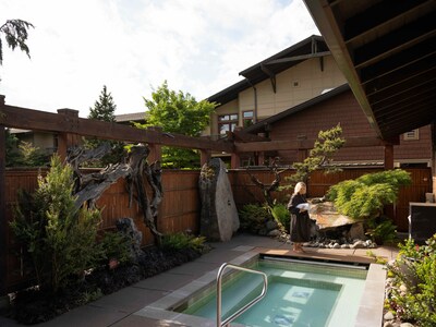 Benchmark Resorts & Hotels, a distinct collection of independent properties, launches its new Silent Night program to invite guests to pause, unplug, and recharge this holiday season at resorts and hotels like Willows Lodge in Woodinville, WA.