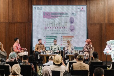 From left to right: Master of Ceremony,  Vibiadhi Swasti Pradana—Director of PT Debindo, Denny Abdi —Secretary General of the Ministry of Foreign Affairs, Fajarini Puntodewi—Director General of National Export Development, Ministry of Trade, and Heru Rizky Jiwayani—Government Business Head of PT Bank Mandiri, during a press conference for Trade Expo Indonesia 2025.
