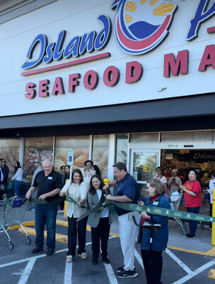 Cutting the Ribbon for Island Pacific Federal Way is Mayor Jim Farrell, CEO Maite Defensor and Council Members  Susan Honda and Jack Walsh, and Community Partnerships Director Giselle Tongi-Walters