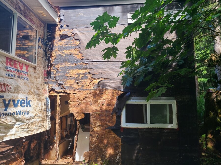 The 4 Spooky Dangers of Old Siding Every Homeowner Should Know This Fall