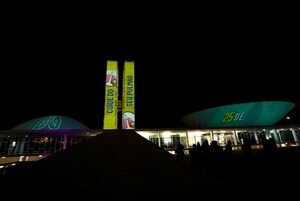 Frente Parlamentar de Prevenção de Doenças Pulmonares Graves faz projeção no Congresso Nacional para conscientizar sobre doenças respiratórias, como a fibrose pulmonar
