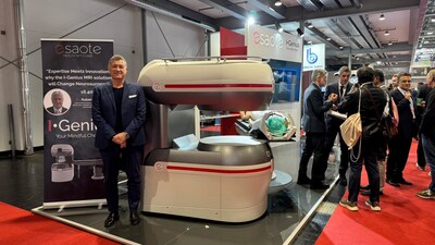 Franco Fontana CEO Esaote next to the I-Genius MRI system at EANS Wien