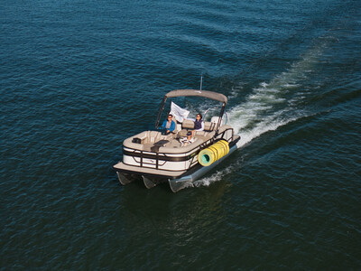 Gear up and stand out with the Click & Cruise Sports Rack and Flagpole Kit designed for the ultimate day on the water.