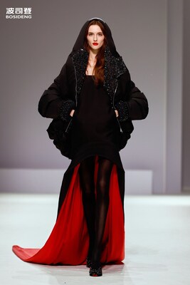 The collection's theme - La coupe en O (The Cloud Roaming Series)