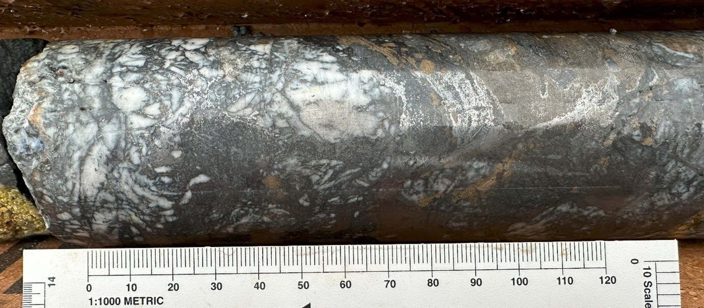 Image 1: Sphalerite and galena are well corelated to silver mineralization. As seen here in a quartz sulfide vein from GH25-05. (CNW Group/Metallis Resources Inc.)
