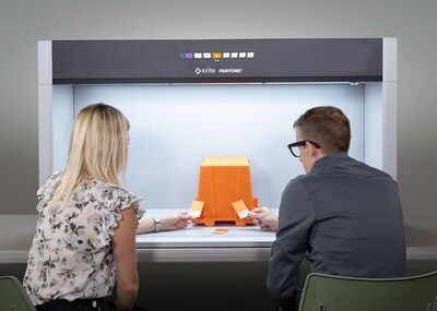 X-Rite Judge LED Plus a a wider light booth for visual evaluation.