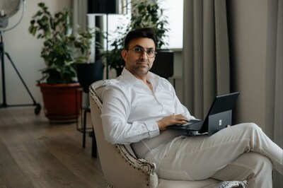 Shahriar Shahir Barzegar, CEO and Founder of elegant hoopoe Shahriar Shahir Barzegar, CEO and Founder of elegant hoopoe
