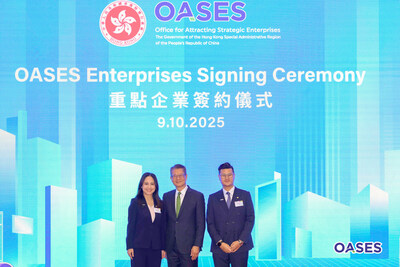 Ms. Amy Ho, General Manager of Roche Hong Kong Limited (left), and Mr. Ronald Lo, General Manager, Roche Diagnostics (Hong Kong) Limited (right) attended the OASES Enterprises Signing Ceremony with Mr. Paul Chan, the Financial Secretary (center) Photo credit: OASES.