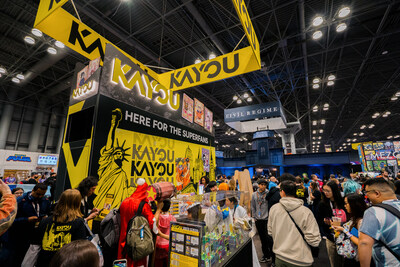 Countless fans lined up daily beneath the yellow Kayou flag to get their hands on exclusive NYCC trading cards, admire Kayou’s craftsmanship, and meet the iconic voices and artists behind their favorite fandoms.