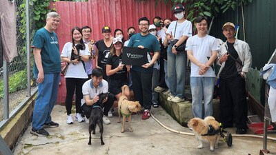 Voluntarios de Vantage Foundation ofrecen compasión y cuidados a perros rescatados en Laws for Paws Vietnam