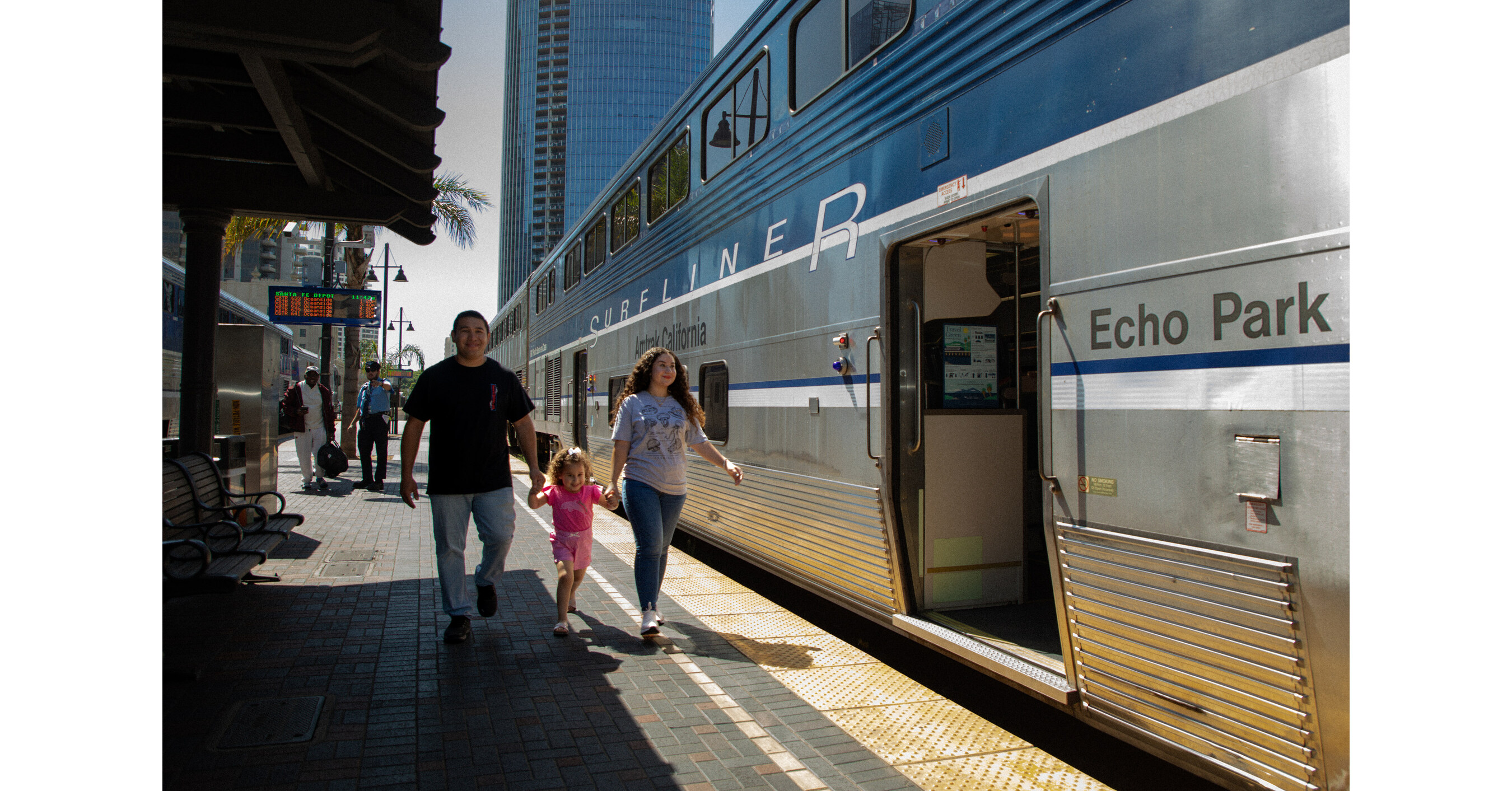 Amtrak Pacific Surfliner and SeaWorld San Diego Launch New Travel and Ticket Discount Partnership