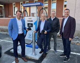 Victoriaville accueille maintenant la toute premi&#232;re borne de recharge V2X municipale au Canada. (Groupe CNW/Ville de Victoriaville)