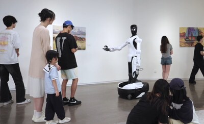Scenario: Agibot G2 provides guided tours in the art museum