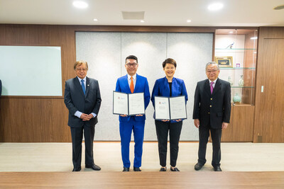 Left to right: Datuk Patinggi Tan Sri (Dr) Abang Haji Abdul Zohari bin Tun Datuk Abang Haji Openg, Premier of Sarawak; Datuk Chew Chiaw Han, Group Managing Director, Ibraco Berhad; Chin Wei Jia, Group CEO, HMI Medical; Gan Kim Yong, Singapore’s Deputy Prime Minister and Minister for Trade and Industry