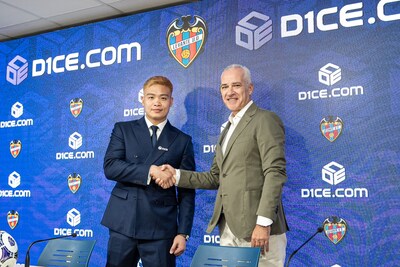 Asia-Pacific famous muay thai champion Jackson Law (Left) and Levante UD. President Pablo Sánchez (Right)