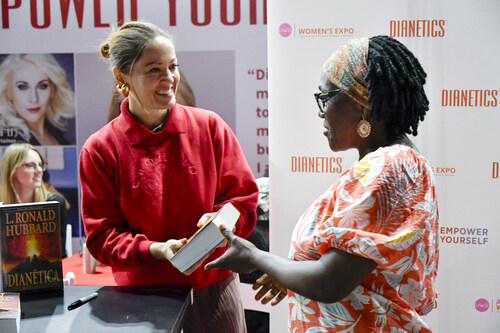 Erika Christensen Meets with fans at the Ultimate Women's Expo Los Angeles.