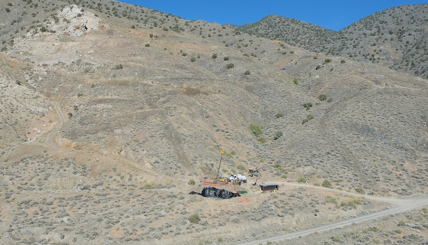 Figure 1:  Drill rig drilling hole FCG25-31 (CNW Group/Getchell Gold Corp.)