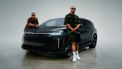 Jalen Brunson and Josh Hart, NBA superstars and New York Knicks teammates, pictured alongside the Lucid Gravity SUV, marking the company's latest marketing campaign celebrating those who refuse to settle for the status quo.
Photo by Jason McDonald
