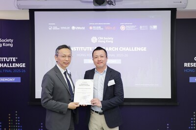 Dr. Alvin Ho, CFA, President, CFA Society Hong Kong (Left) and John Zeng, Group CFO and CEO of Tiger Brokers (Hong Kong) (Right).