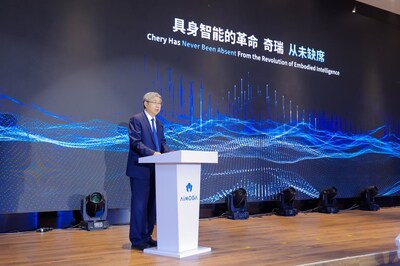 奇瑞墨甲机器人发布2025品牌战略,构建"车机协同+全球合作"新图景 奇瑞墨甲机器人发布2025品牌战略,构建"车机协同+全球合作"新图景