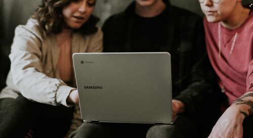 As AI transforms background screening, Corra Group’s human expertise remains essential to interpret data and ensure sound decisions.