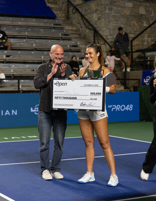 Andre Agassi presenting Lea Jansen with a $50,000 check for winning the LT Open.