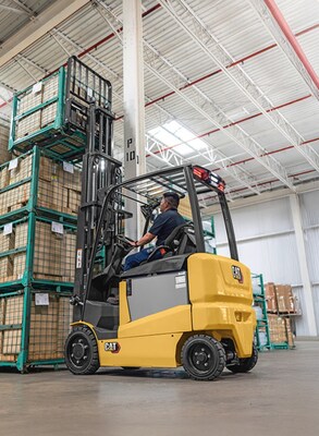 CAT ® Lift Trucks Q Series 4-Wheel Electric Cushion Trucks CAT ® Lift Trucks Q Series 4-Wheel Electric Cushion Trucks