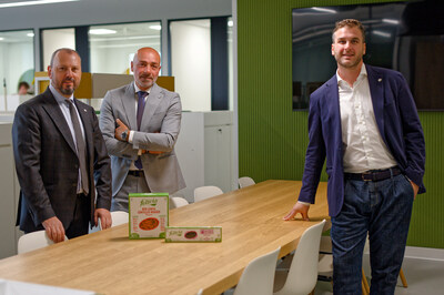 Pictured here at the opening of the new Andriani S.p.A. Benefit Corporation plant in London, Ontario on October 22, 2025: Michele Andriani, President and CEO; Francesco Andriani, Co-founder and Vice President; and Carlo Stocco, Managing Director, North America. The company will produce its Felicia-branded pasta for the North American market from the new facility. (CNW Group/Andriani S.p.A. Benefit Corporation)