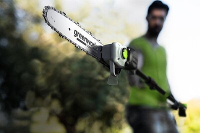OPTIMUS OPS300T Carbon Fiber Telescoping Pole Saw OPTIMUS OPS300T Carbon Fiber Telescoping Pole Saw